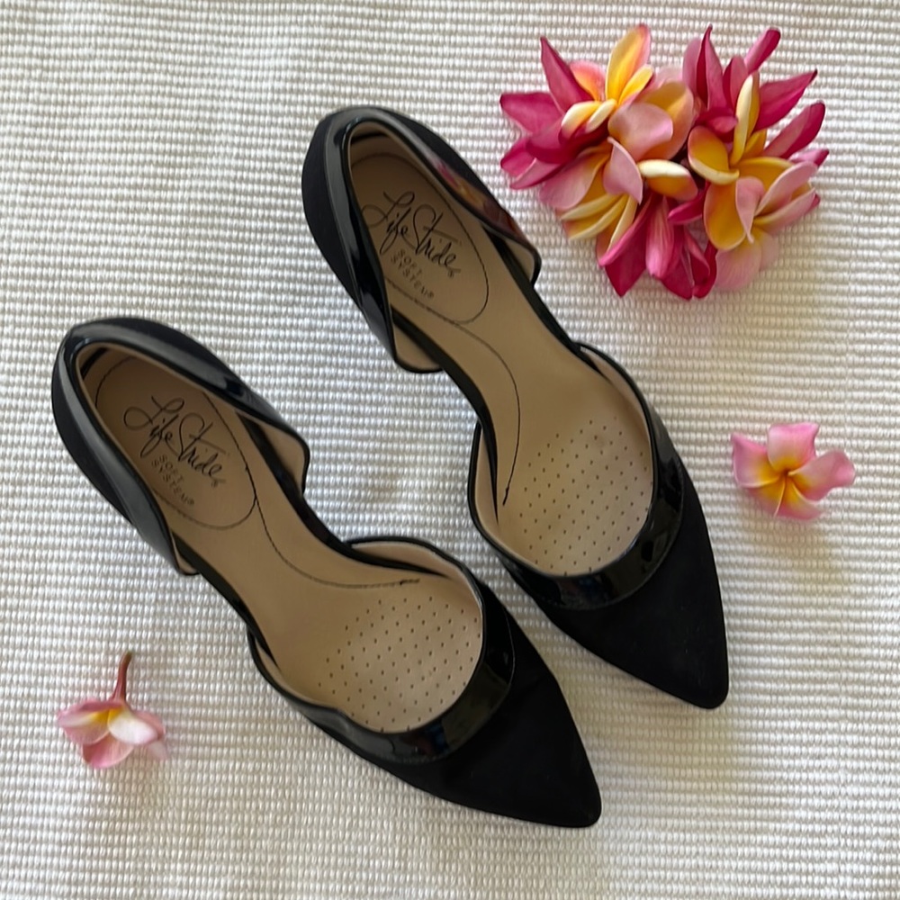 Life Stride black pumps